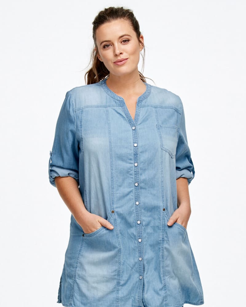 Front of a model wearing a size 3X Nikki Denim Top in Bleach by Ellos. | dia_product_style_image_id:383621